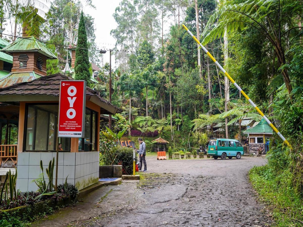 OYO Homes 90915 Eco Tourism Desa Cihanjuang Rahayu Ciwangun Indah Camp Villas Bongkar Bagian luar foto