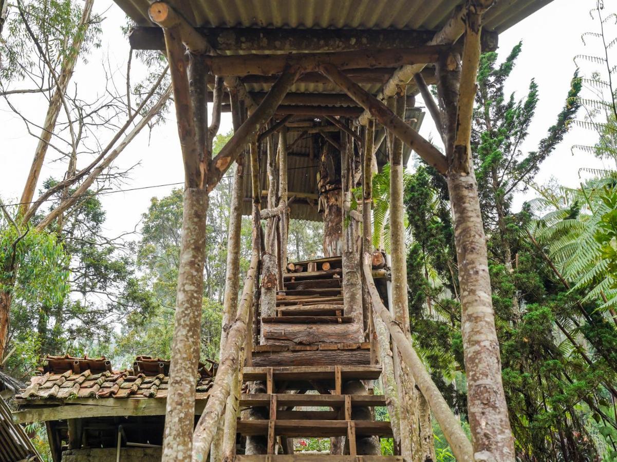 OYO Homes 90915 Eco Tourism Desa Cihanjuang Rahayu Ciwangun Indah Camp Villas Bongkar Bagian luar foto