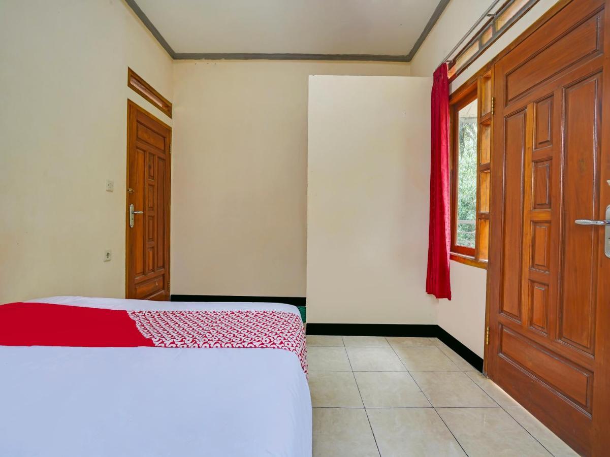 OYO Homes 90915 Eco Tourism Desa Cihanjuang Rahayu Ciwangun Indah Camp Villas Bongkar Bagian luar foto