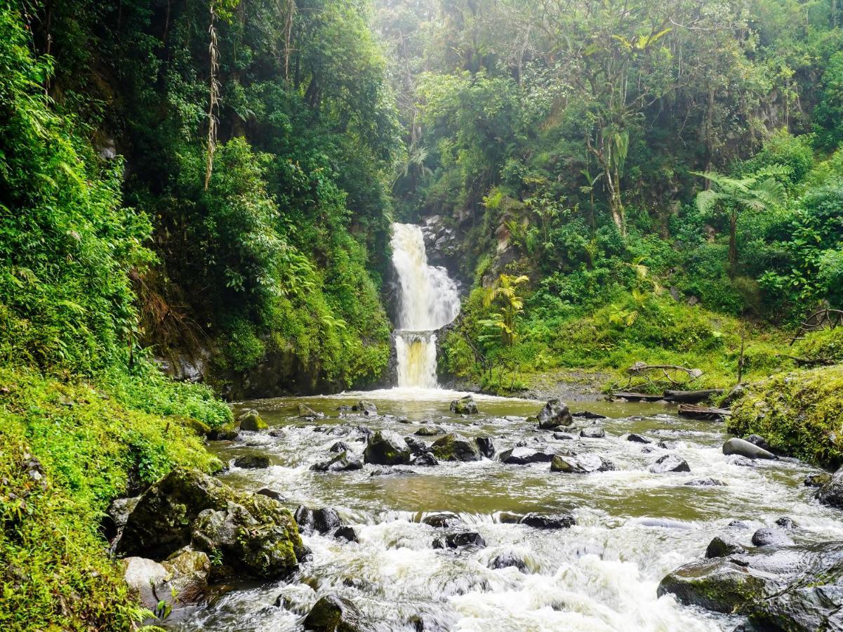 OYO Homes 90915 Eco Tourism Desa Cihanjuang Rahayu Ciwangun Indah Camp Villas Bongkar Bagian luar foto