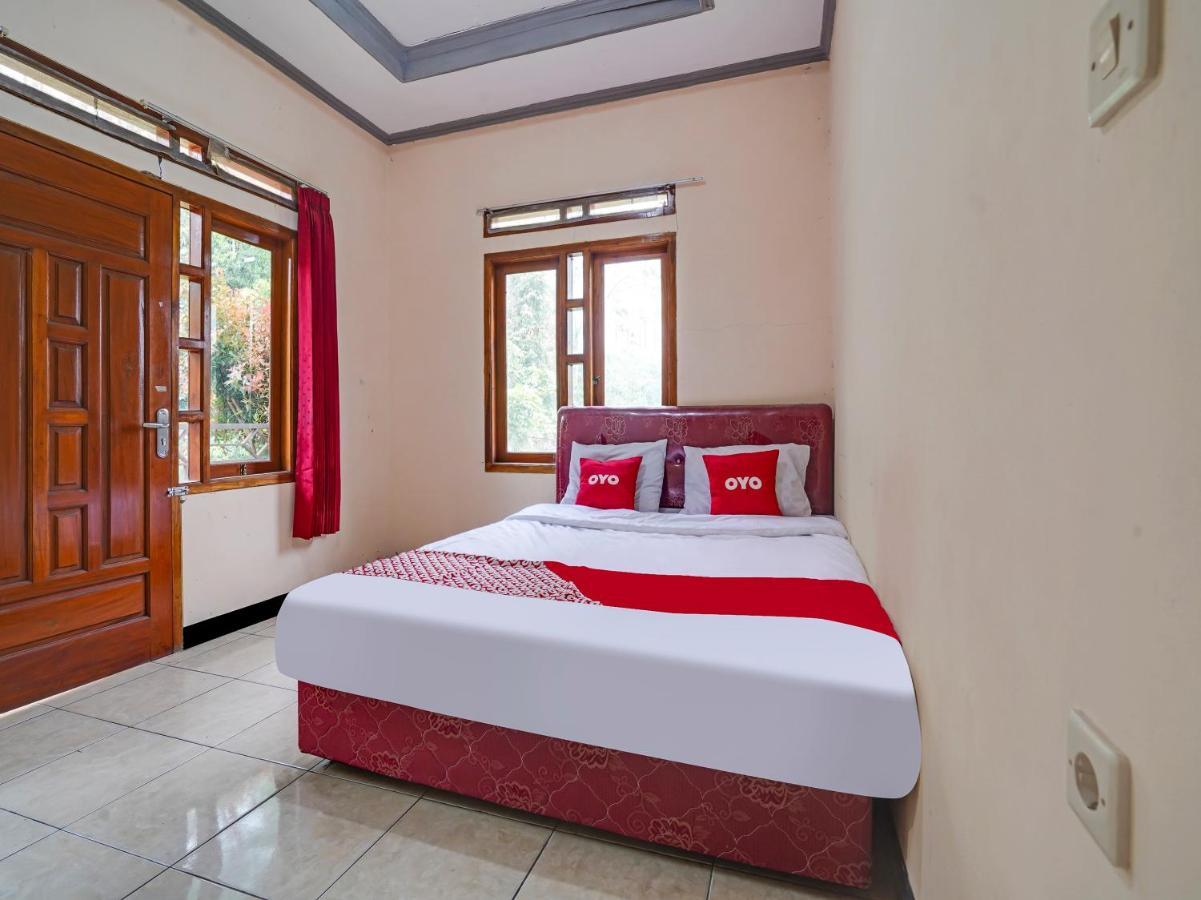 OYO Homes 90915 Eco Tourism Desa Cihanjuang Rahayu Ciwangun Indah Camp Villas Bongkar Bagian luar foto