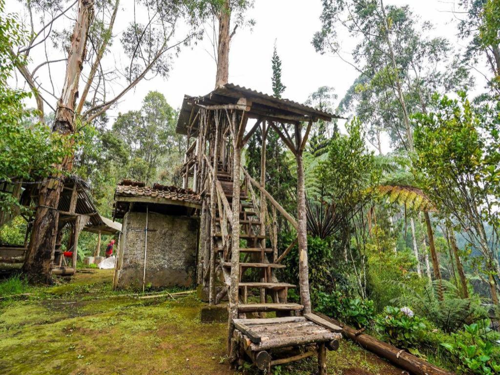 OYO Homes 90915 Eco Tourism Desa Cihanjuang Rahayu Ciwangun Indah Camp Villas Bongkar Bagian luar foto
